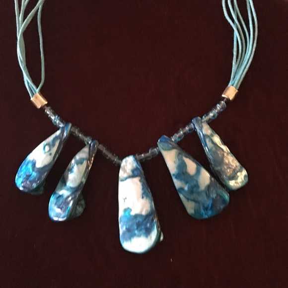 Blue Shell necklace - Picture 3 of 5